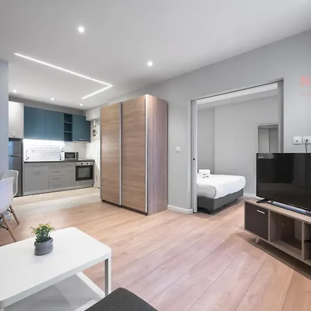 New Yorker, Nilie Hospitality Mgmt Daire Selanik